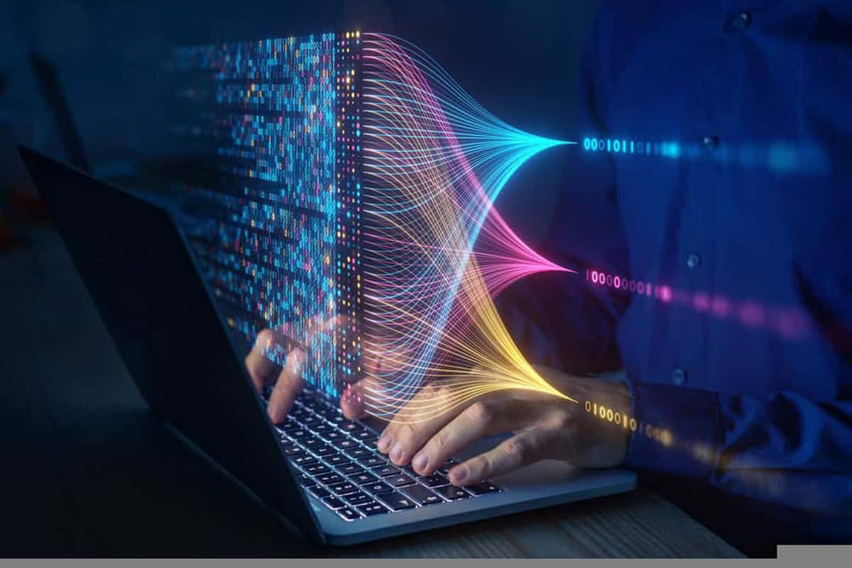 Cocriador do ChatGPT lança Jev, IA sem chat que decide dentro de softwares