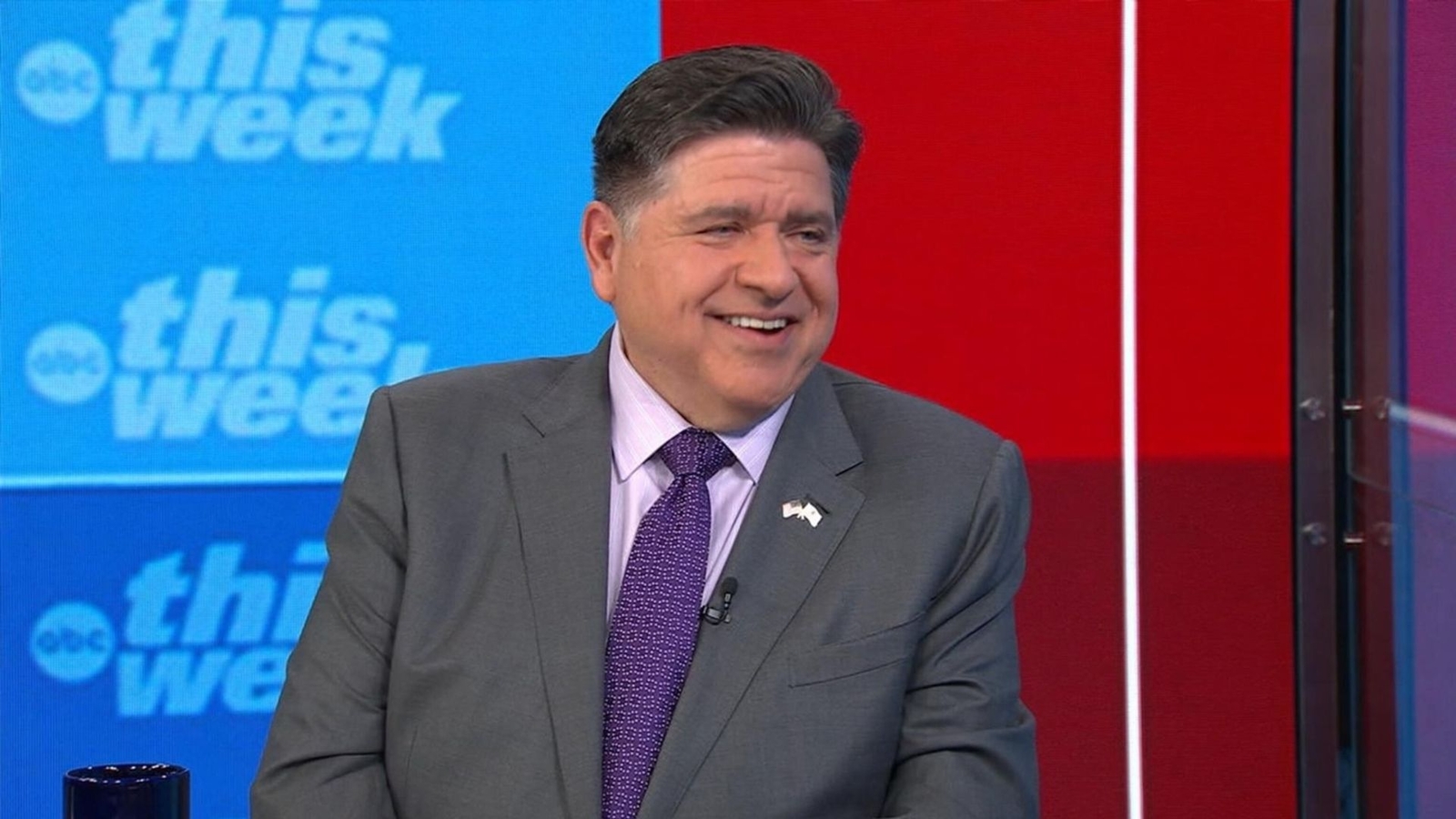 Governador de Illinois pede regulação federal de IA e cita risco nuclear