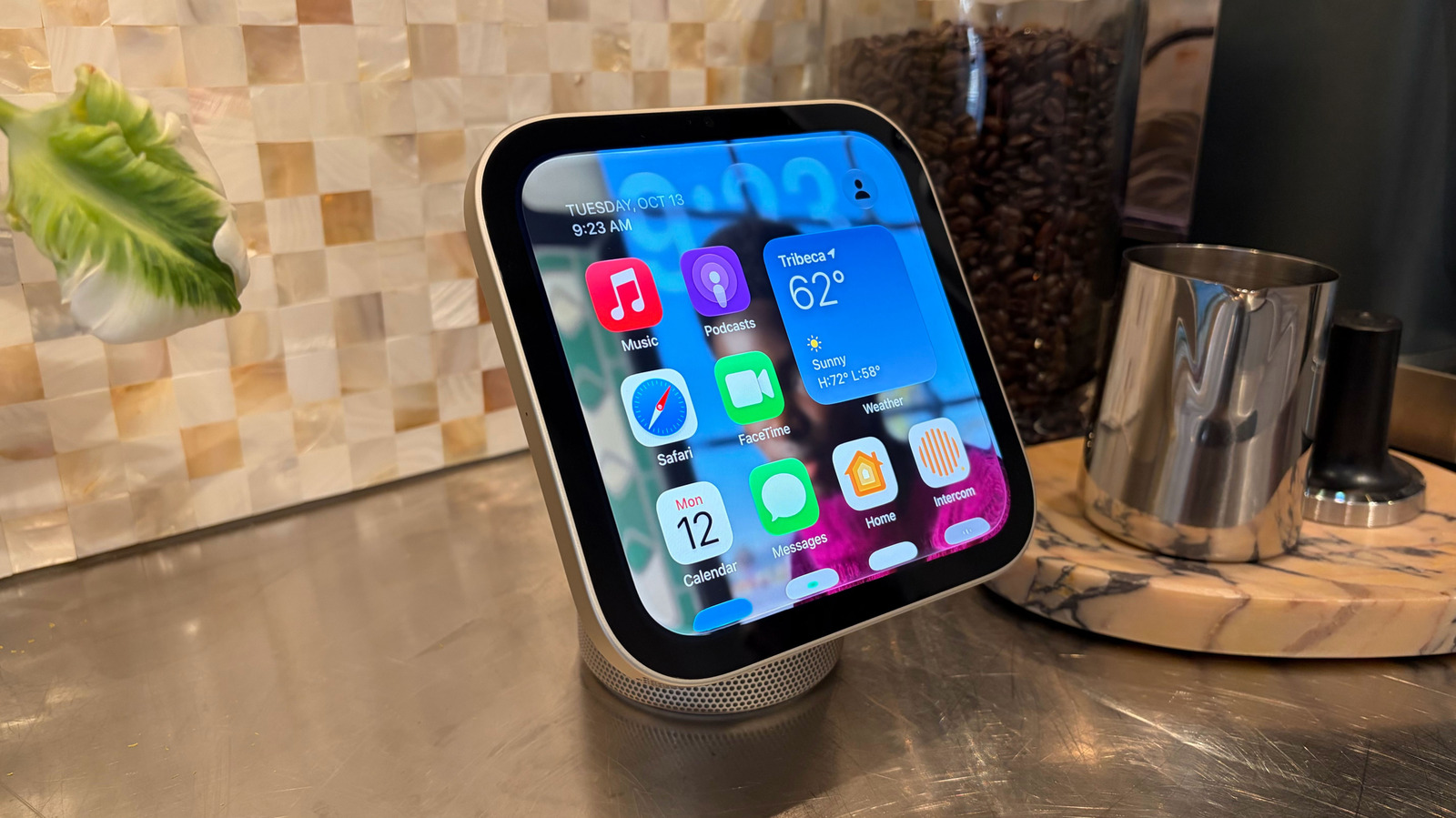 Apple apresenta HomeView, tela inteligente com Siri contextual por IA
