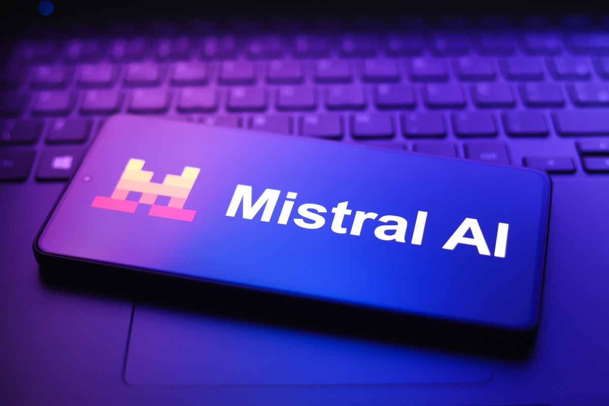Mistral lança modelo de 1 trilhão de parâmetros para competir com gigantes da IA